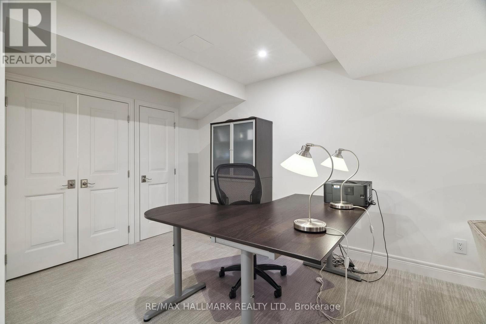 2092 Pinevalley Crescent, Oakville, Ontario  L6H 6L8 - Photo 27 - W12932380