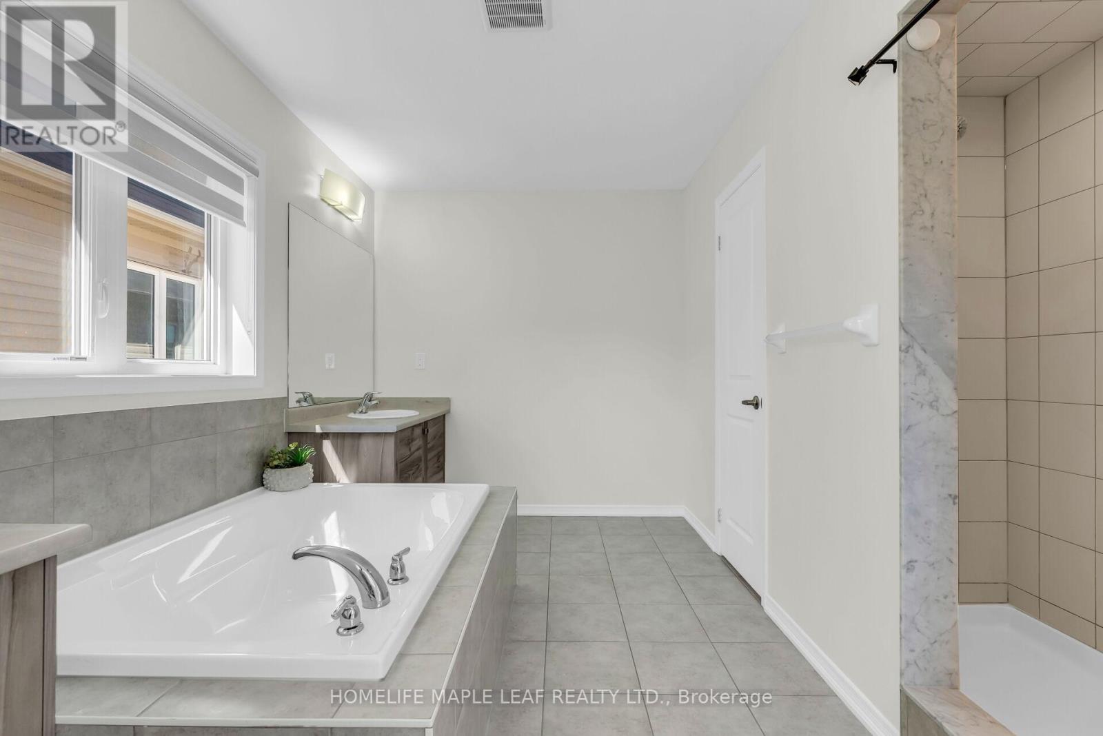 129 Longboat Run W, Brantford, Ontario  N3T 0R8 - Photo 30 - X12932370