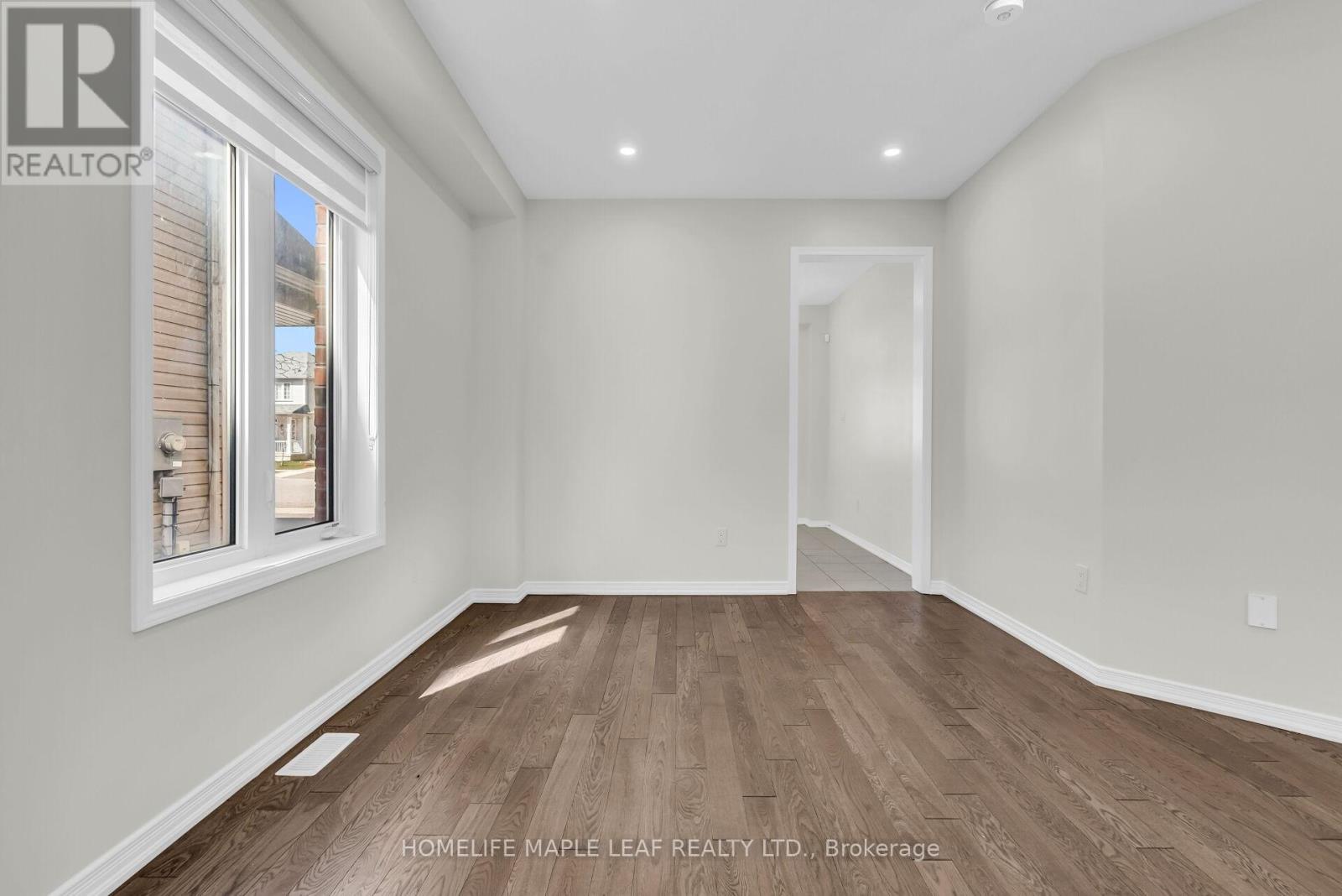 129 Longboat Run W, Brantford, Ontario  N3T 0R8 - Photo 7 - X12932370