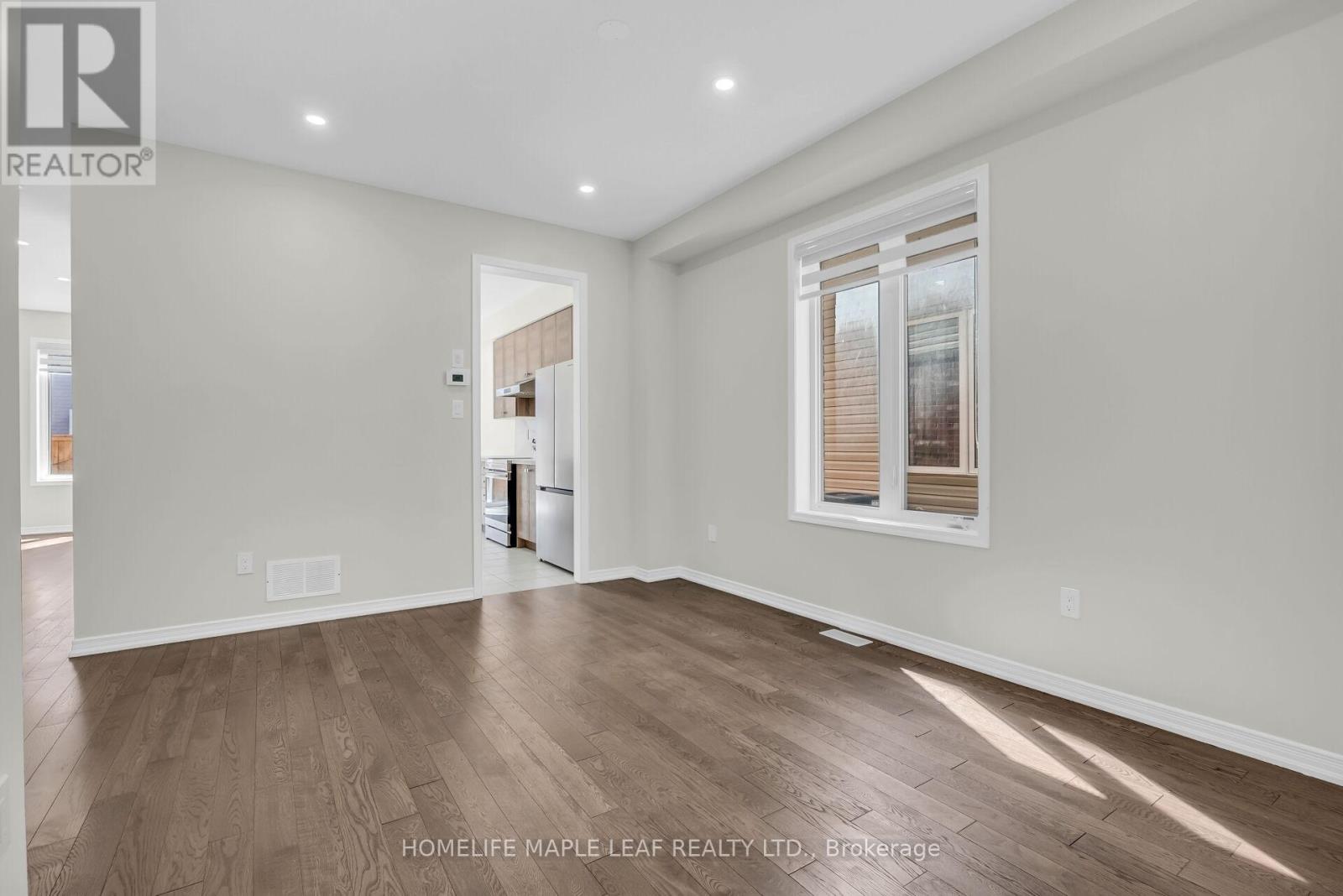 129 Longboat Run W, Brantford, Ontario  N3T 0R8 - Photo 8 - X12932370