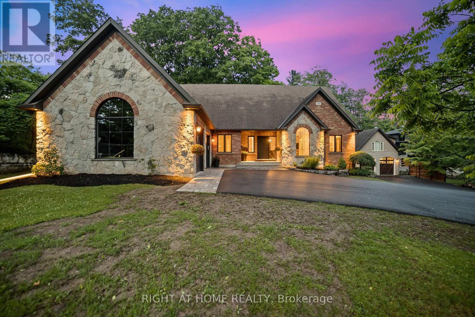 515 Hamilton Drive, Hamilton, Ontario L9G 2A9 - Photo 3 - X12932382