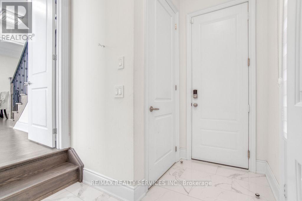 1252 Queens Plate Road, Oakville, Ontario  L6M 5M2 - Photo 19 - W12753134