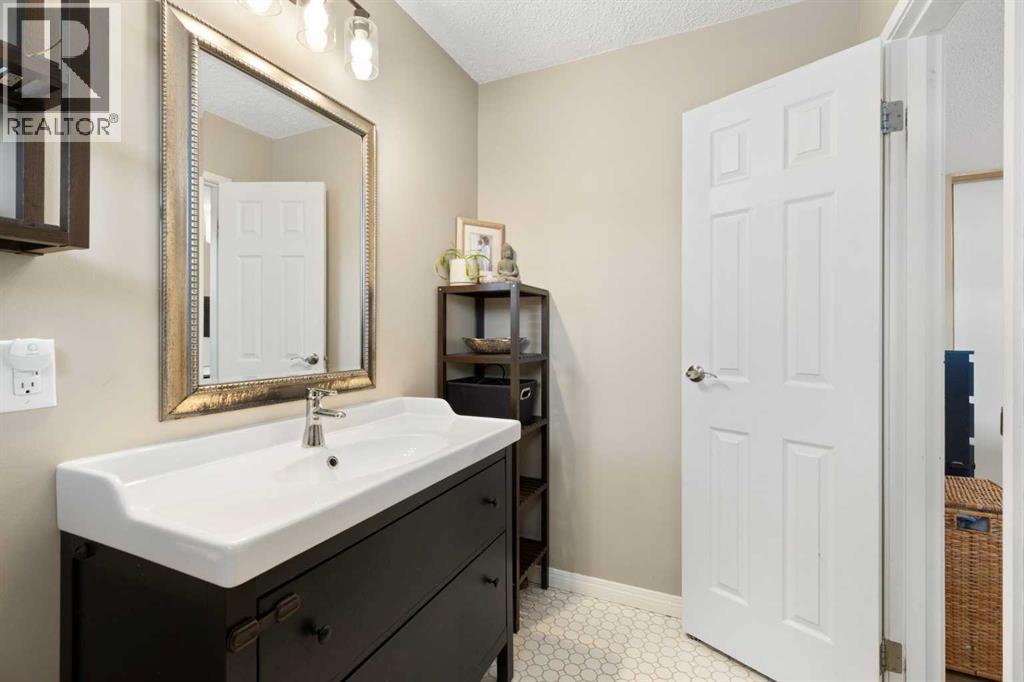 815 Ranchview Circle Nw, Calgary, Alberta  T3G 1B2 - Photo 25 - A2292143