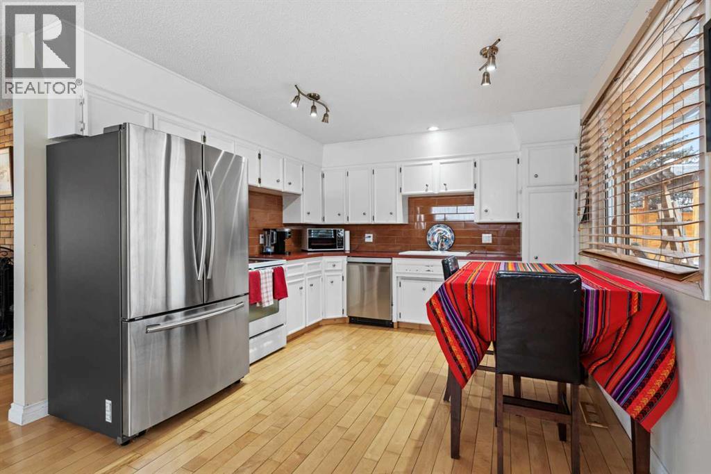 660 Oakwood Place Sw, Calgary, Alberta  T2V 0K5 - Photo 12 - A2290059