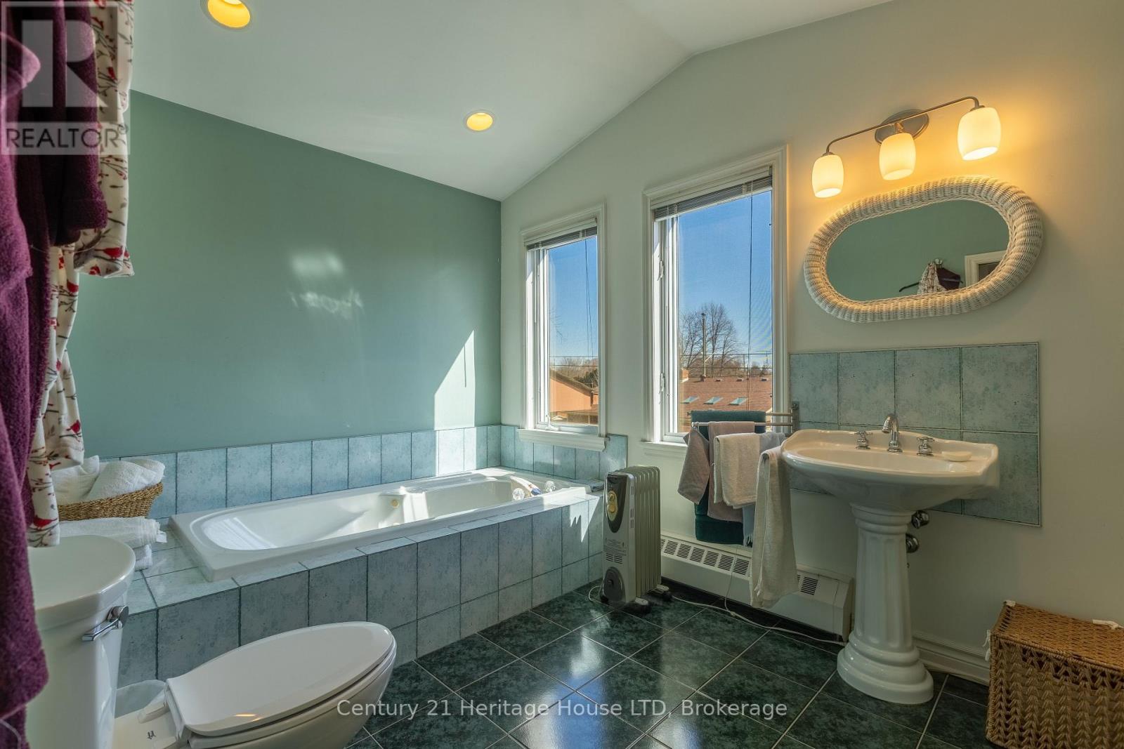 6 Champa Drive, St. Catharines, Ontario  L2M 3K1 - Photo 14 - X12932394