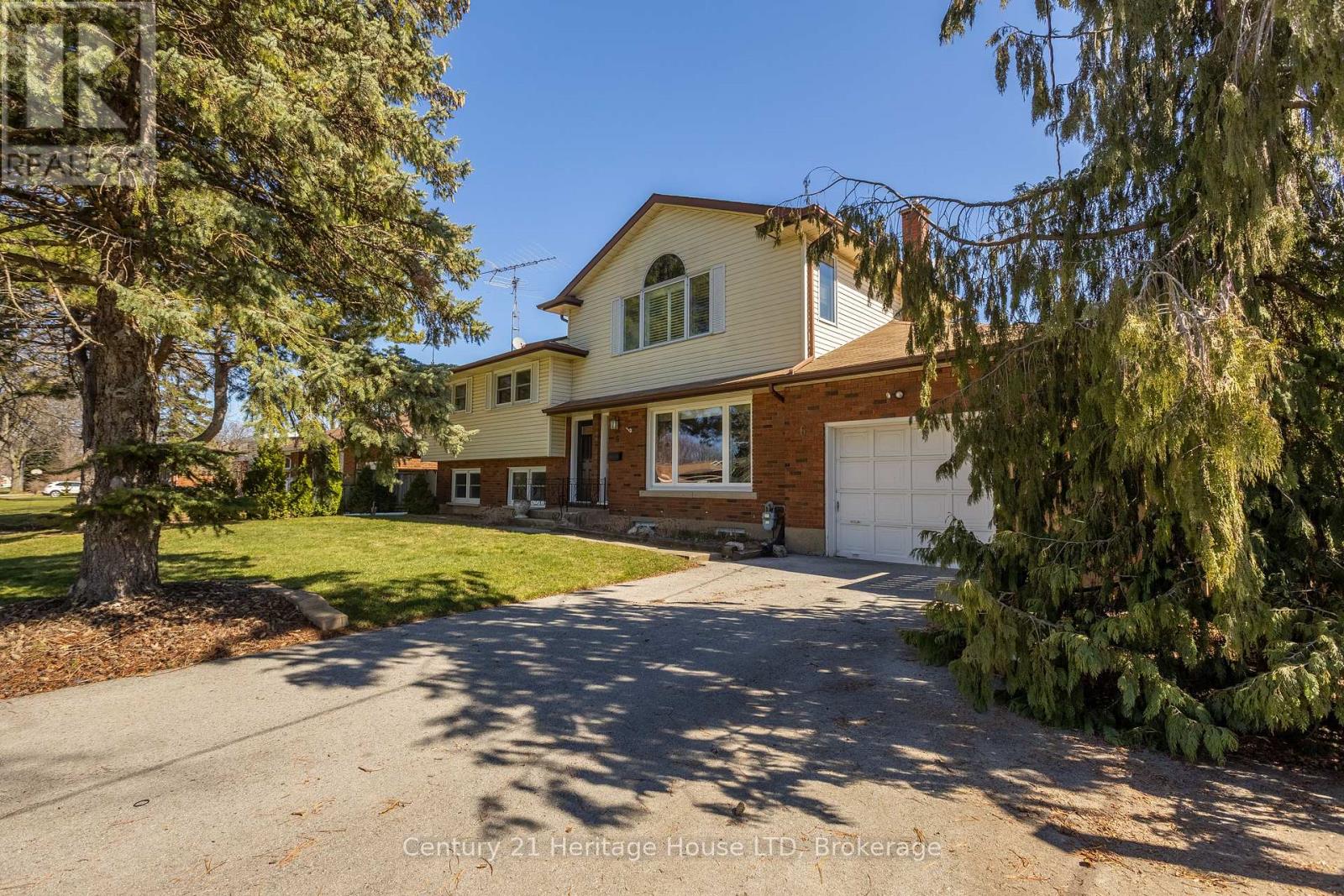 6 Champa Drive, St. Catharines, Ontario  L2M 3K1 - Photo 2 - X12932394