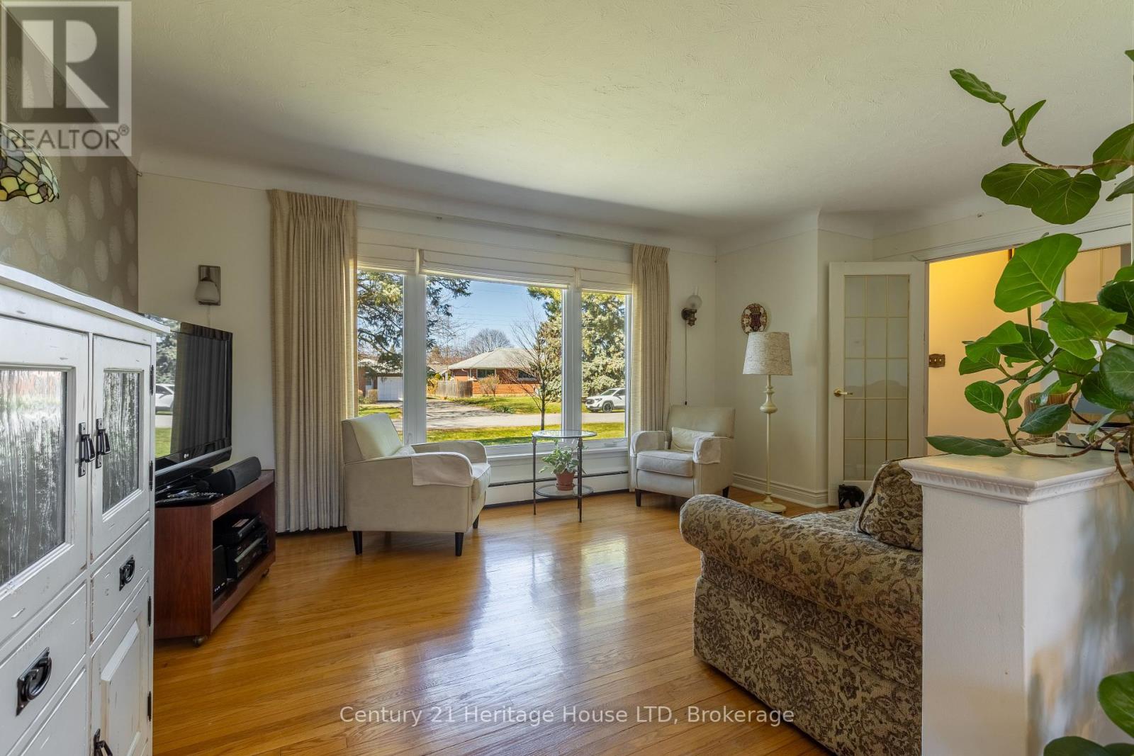 6 Champa Drive, St. Catharines, Ontario  L2M 3K1 - Photo 4 - X12932394