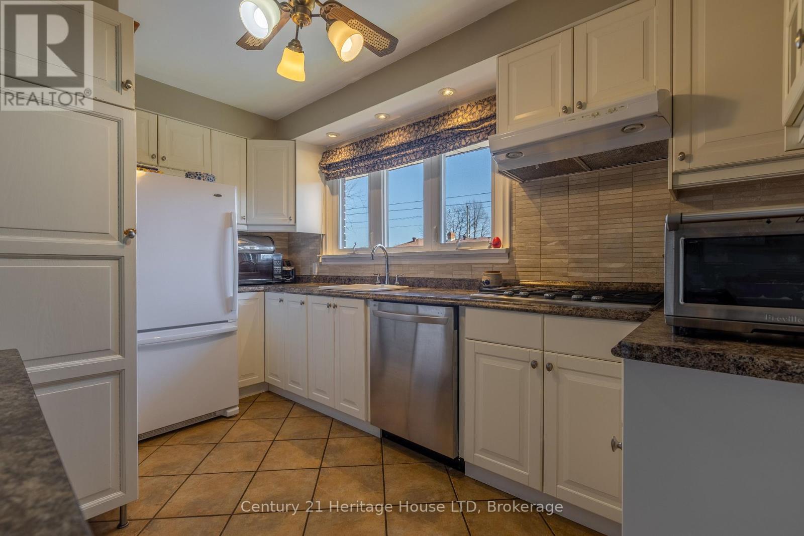 6 Champa Drive, St. Catharines, Ontario  L2M 3K1 - Photo 7 - X12932394