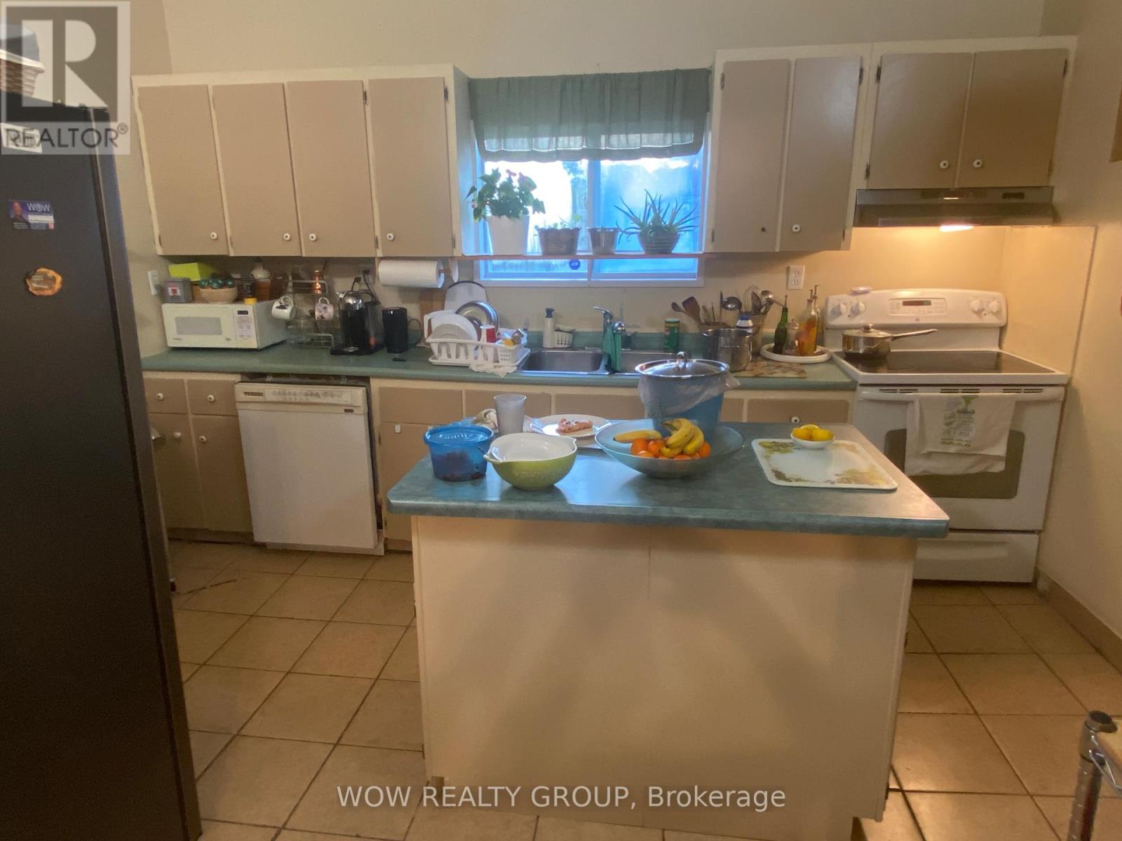 215 Broadway Avenue, Welland (Broadway), Ontario  L3C 5L7 - Photo 8 - X12932406