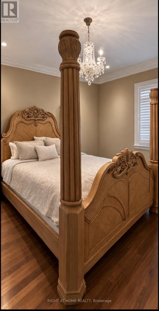 35 Drake Crescent, Toronto, Ontario  M1M 1A3 - Photo 2 - E12863678