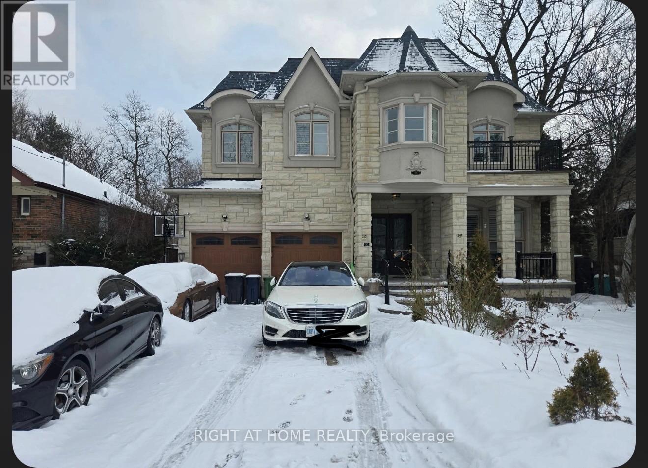 35 DRAKE CRESCENT, Toronto, Ontario