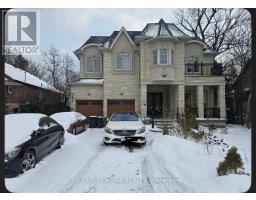 35 DRAKE CRESCENT, Toronto, Ontario