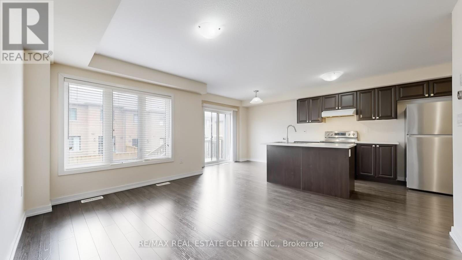 80 Scarletwood Street, Hamilton, Ontario  L8J 1X5 - Photo 3 - X12923068