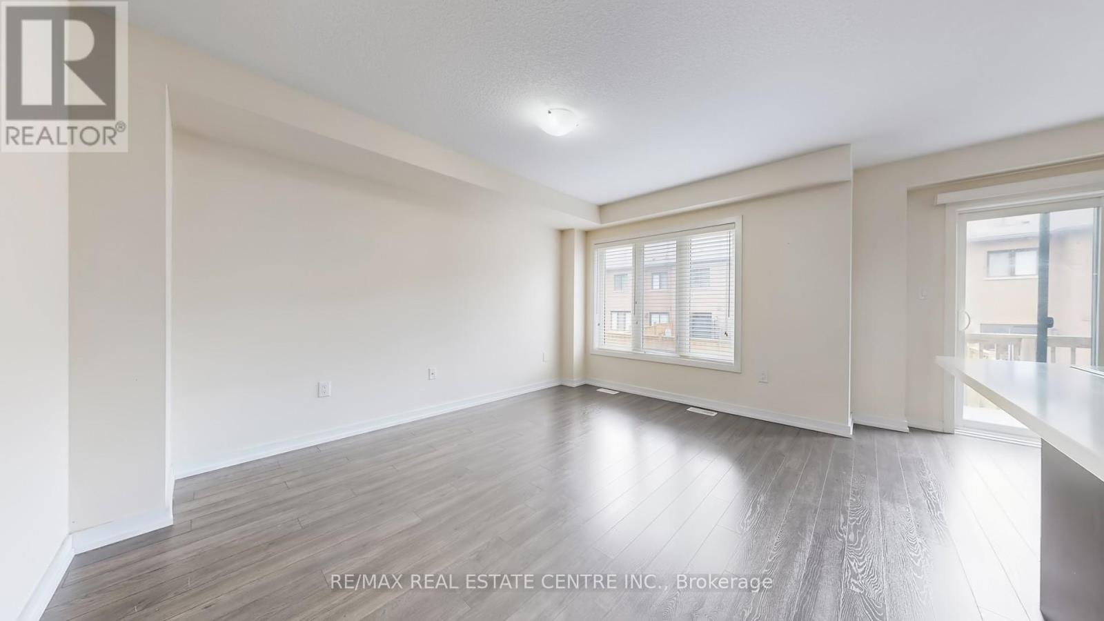 80 Scarletwood Street, Hamilton, Ontario  L8J 1X5 - Photo 5 - X12923068