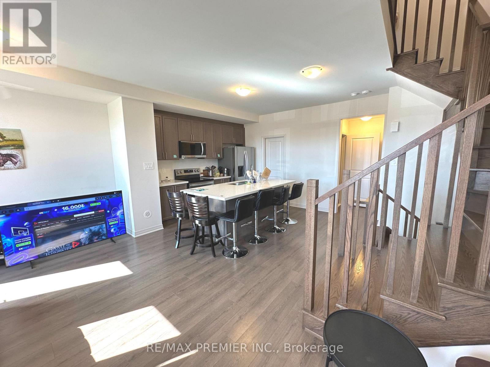 101 Brandon Crescent, New Tecumseth (Tottenham), Ontario  L0G 1W0 - Photo 4 - N12932404