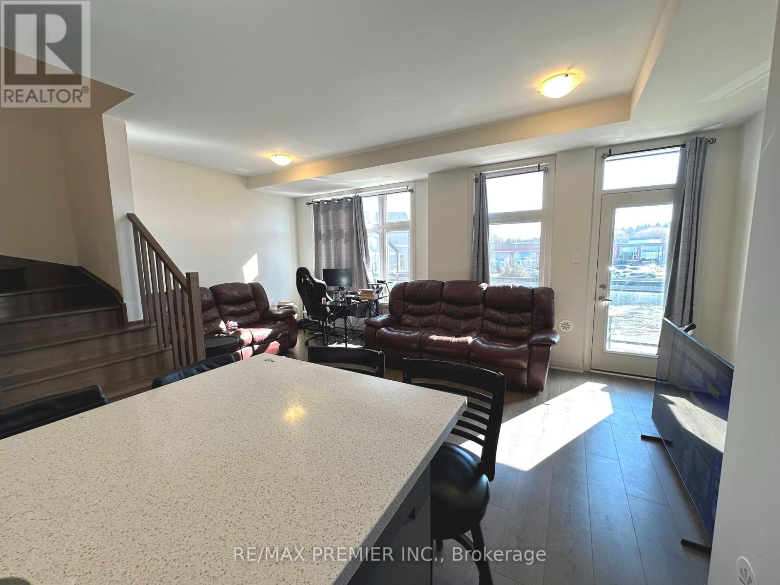 101 Brandon Crescent, New Tecumseth (Tottenham), Ontario  L0G 1W0 - Photo 5 - N12932404