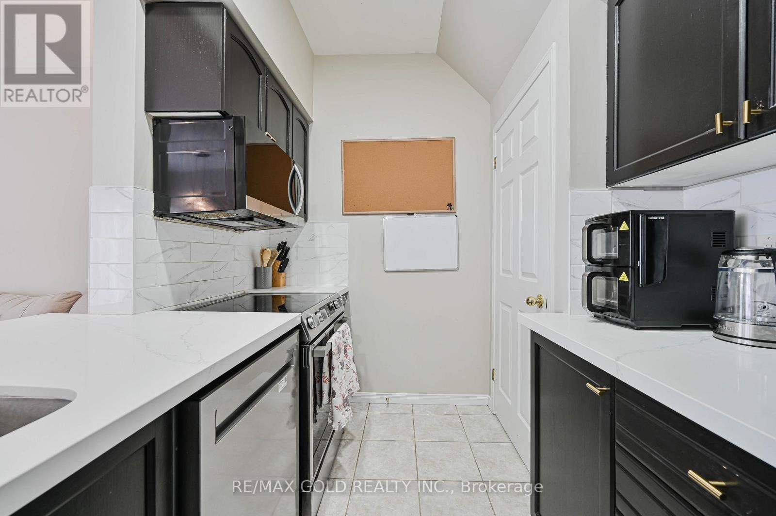 9 - 81 Valridge Drive, Hamilton, Ontario  L9G 5B7 - Photo 14 - X12932398