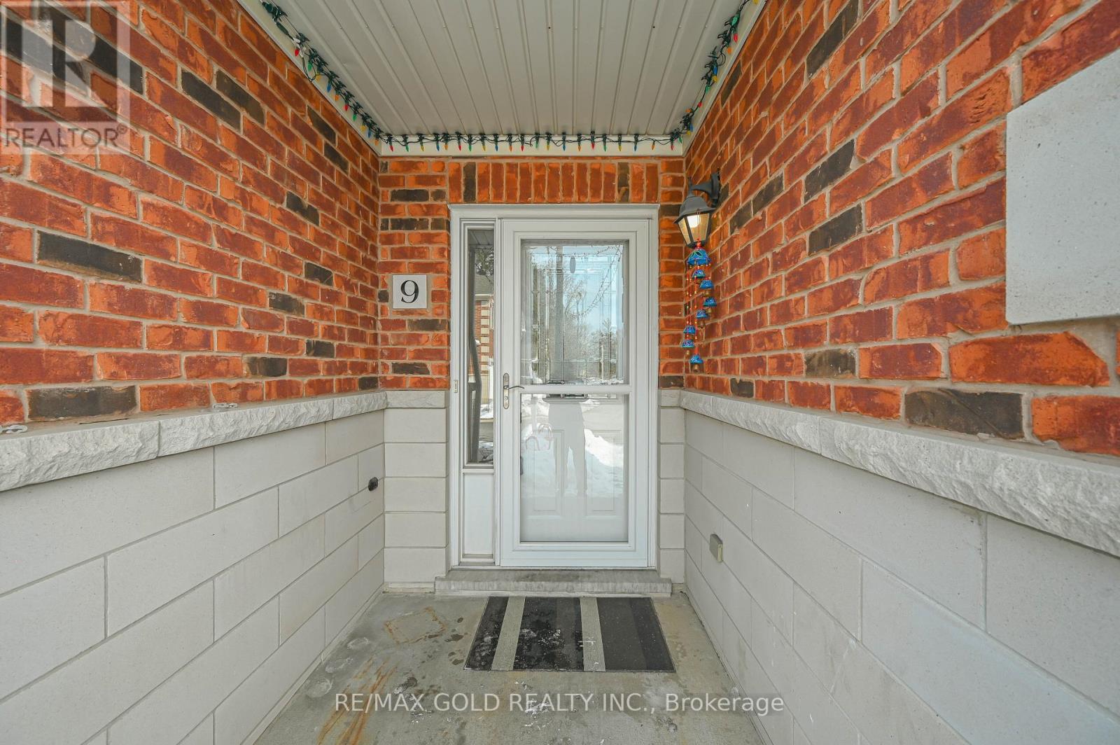 9 - 81 Valridge Drive, Hamilton, Ontario  L9G 5B7 - Photo 4 - X12932398