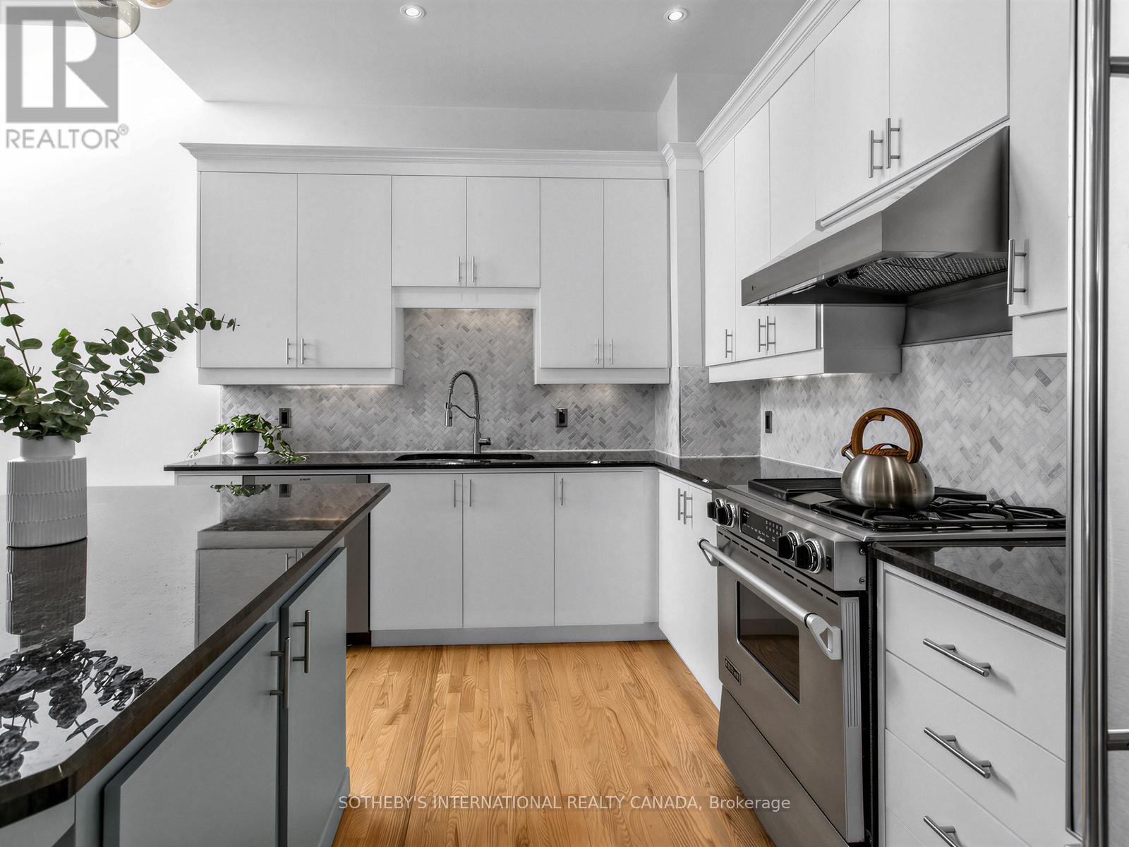 6 - 62 Claremont Street, Toronto, Ontario  M6J 2M5 - Photo 2 - C12932300