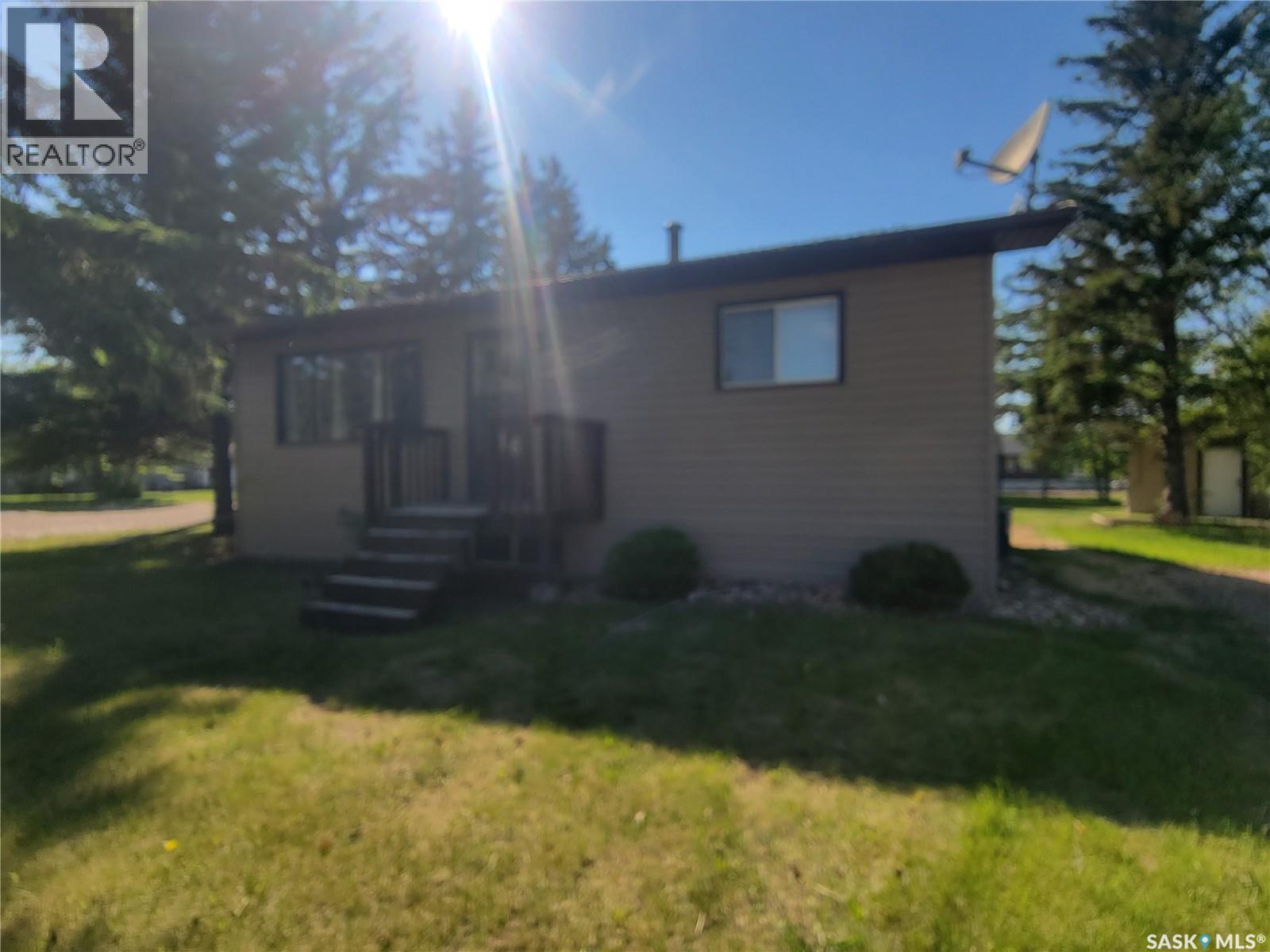 16 4th Avenue E, Neilburg, Saskatchewan  S0M 2C0 - Photo 2 - SK007629