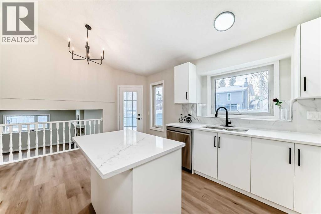 624 Shawinigan Drive Sw, Calgary, Alberta  T2Y 2H4 - Photo 8 - A2293667