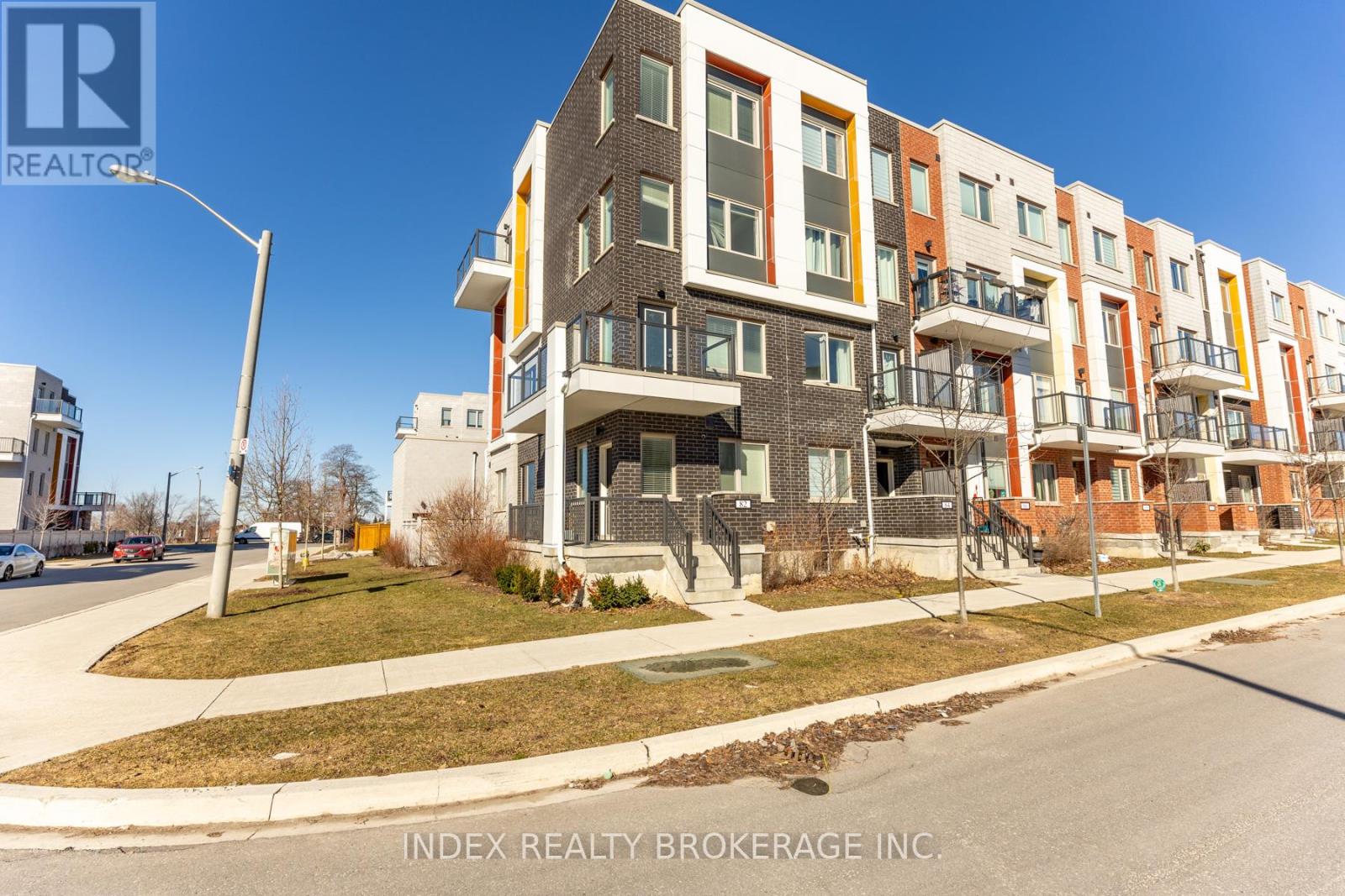 82 WILLIAM DUNCAN ROAD, Toronto, Ontario