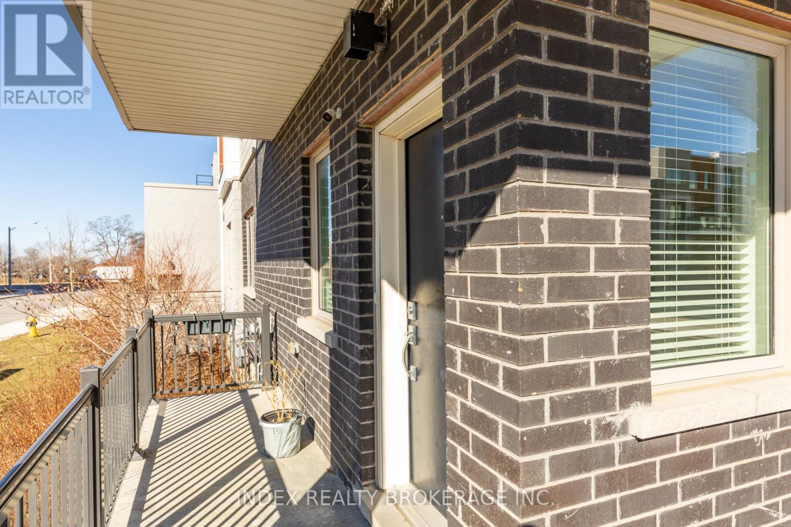 82 William Duncan Road, Toronto, Ontario  M3K 0B7 - Photo 4 - W12931062