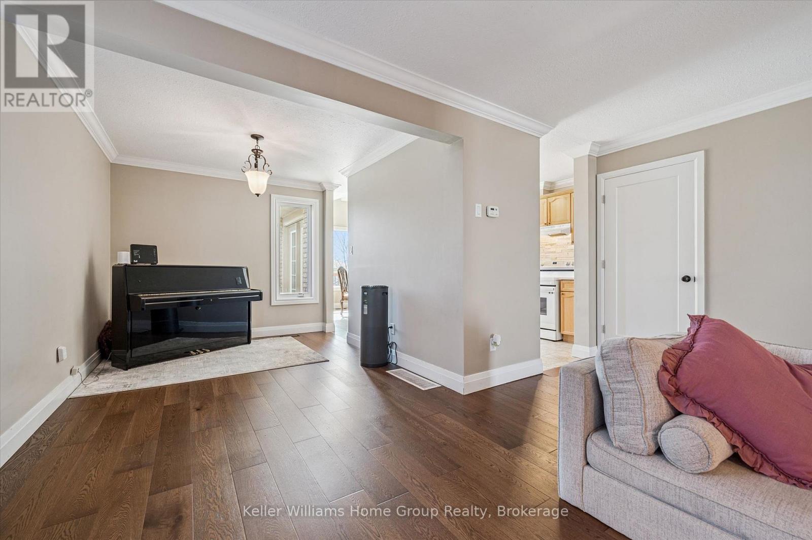 33 Sandcreek Lane, Guelph, Ontario  N1E 7K9 - Photo 10 - X12932480