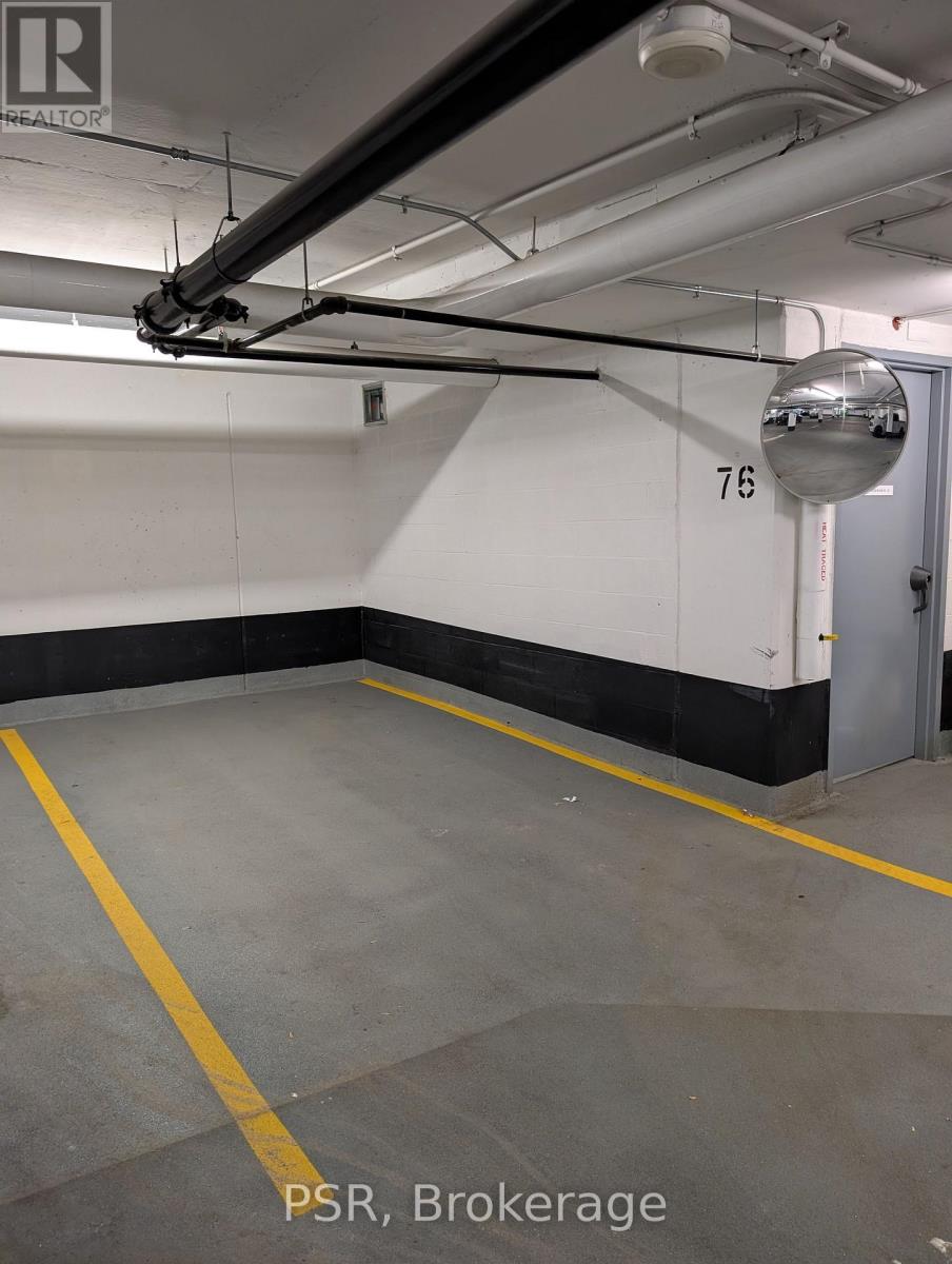 P76 - 11 Wellesley Street W, Toronto, Ontario  M4Y 0G4 - Photo 2 - C12932484