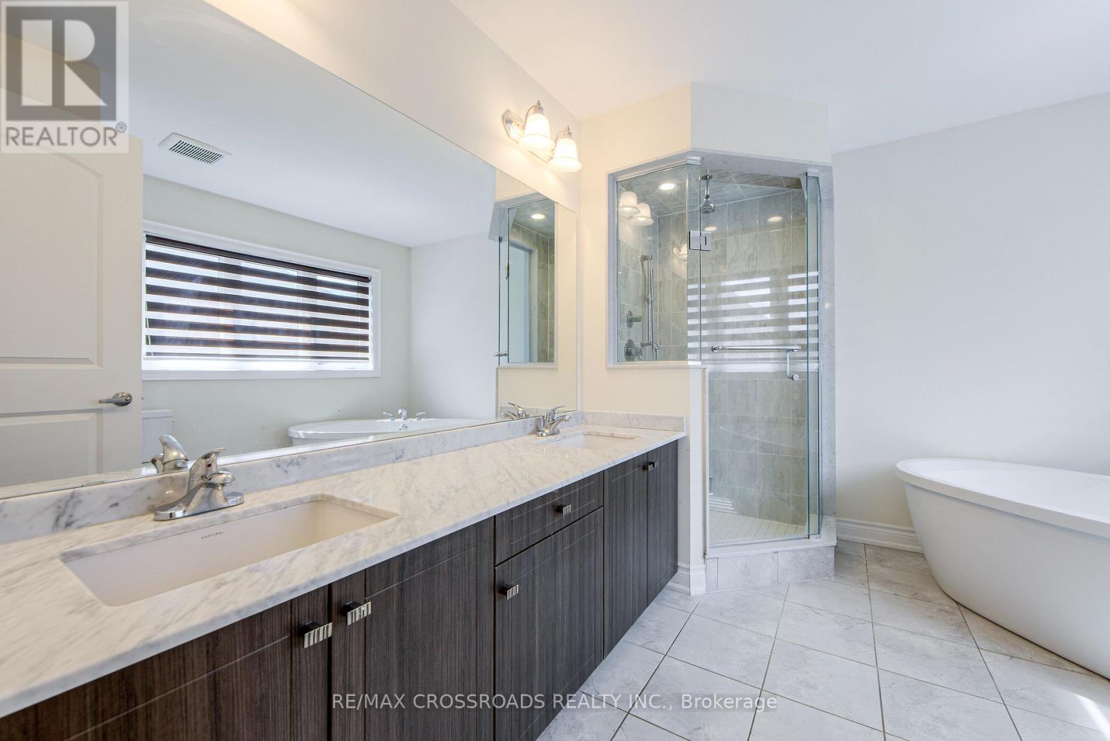 57 Walter English Drive, East Gwillimbury, Ontario  L9N 0R8 - Photo 21 - N12932426