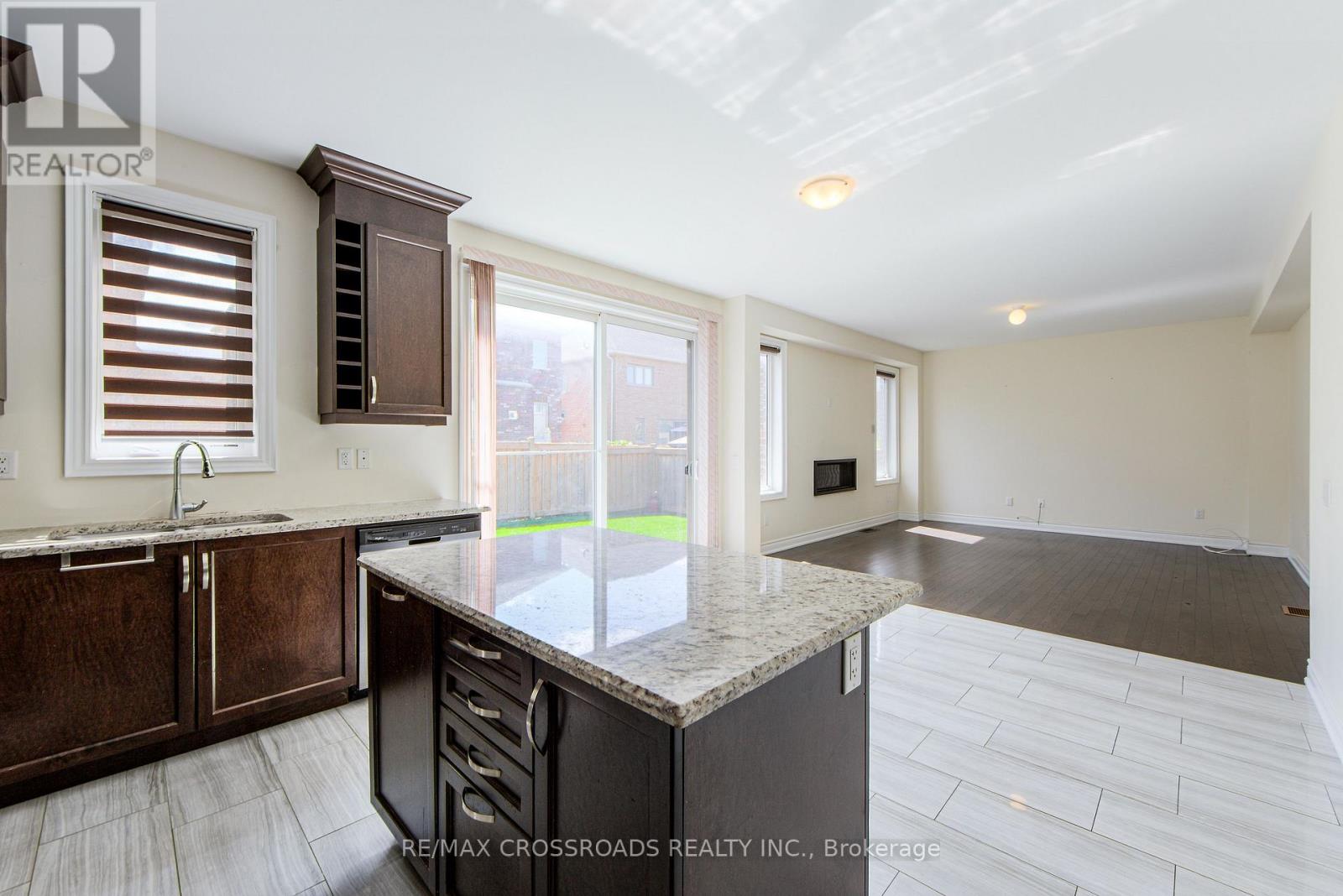 57 Walter English Drive, East Gwillimbury, Ontario  L9N 0R8 - Photo 8 - N12932426