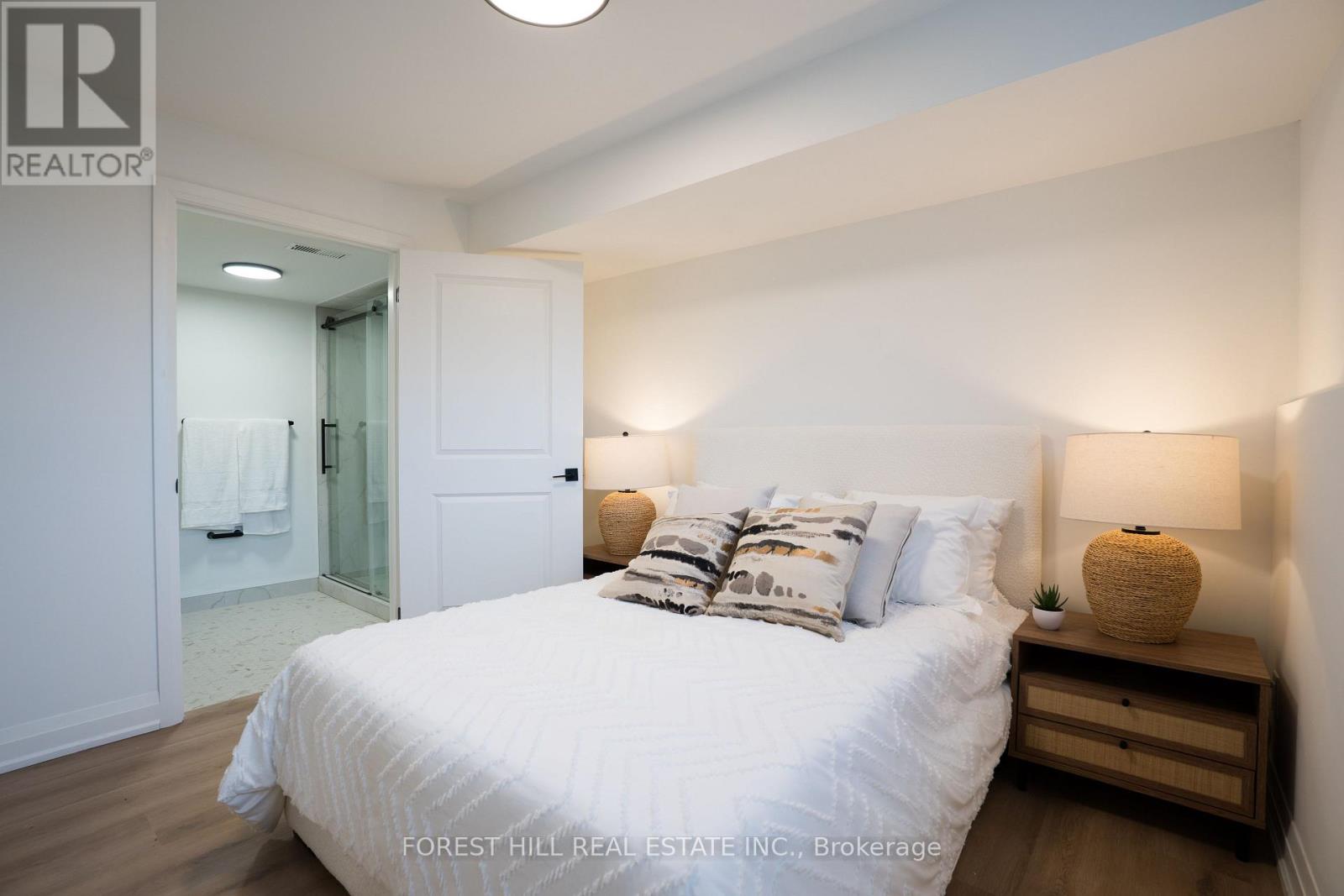 A - 5 Hopperton Drive, Toronto, Ontario  M2L 2S5 - Photo 4 - C12932402