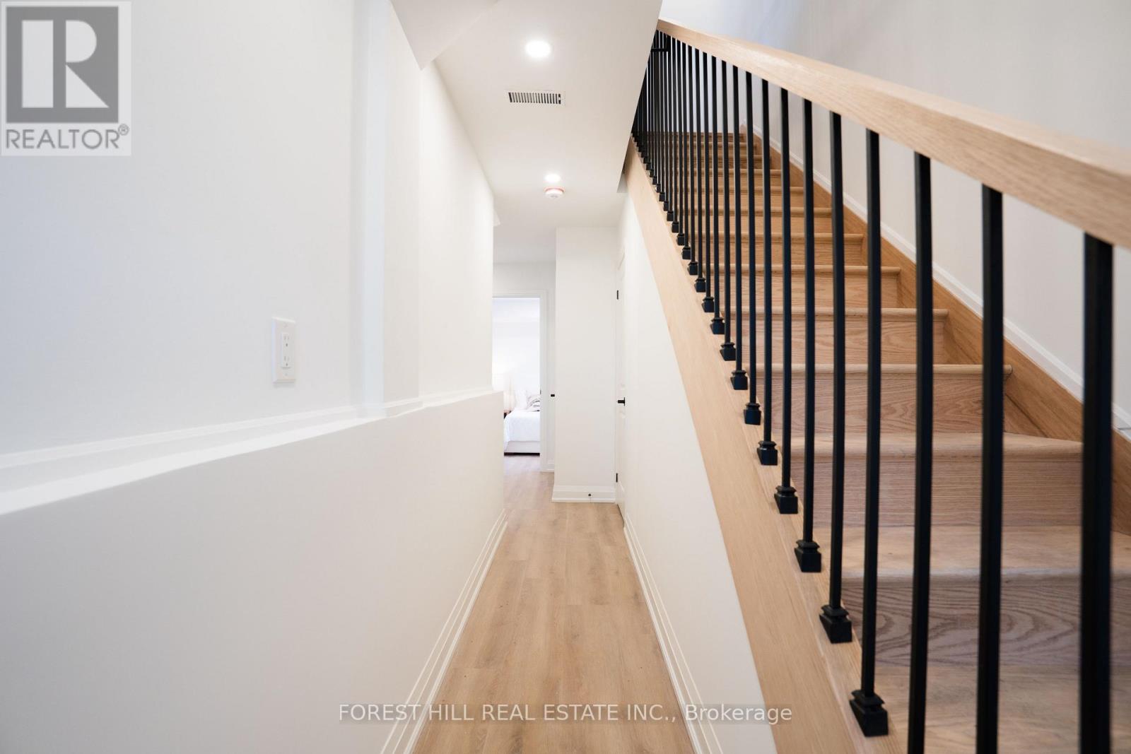 A - 5 Hopperton Drive, Toronto, Ontario  M2L 2S5 - Photo 7 - C12932402