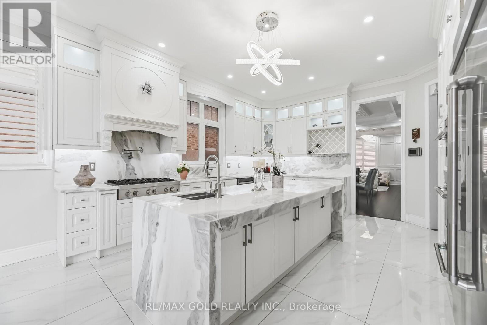 72 Midsummer Drive, Brampton, Ontario  L6P 3E4 - Photo 9 - W12919240