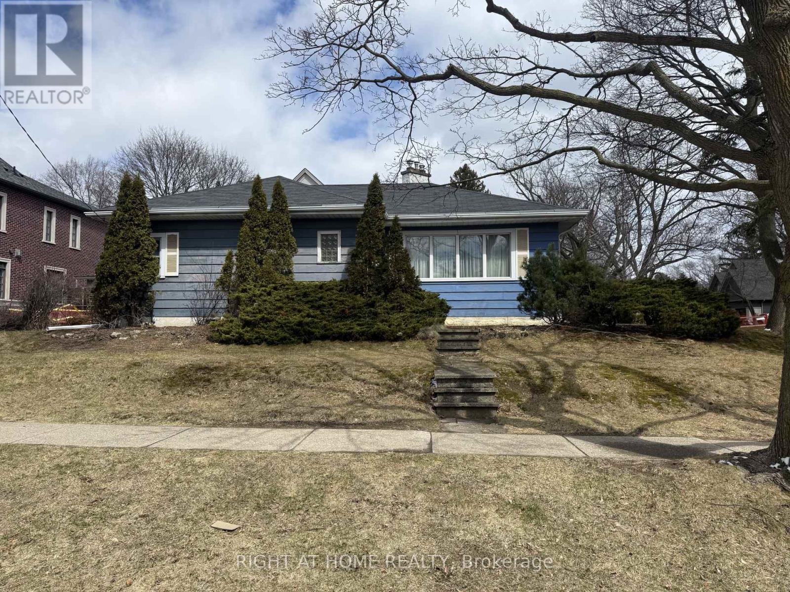 73 Brock Street, Oakville, Ontario  L6K 2Y9 - Photo 2 - W12932434