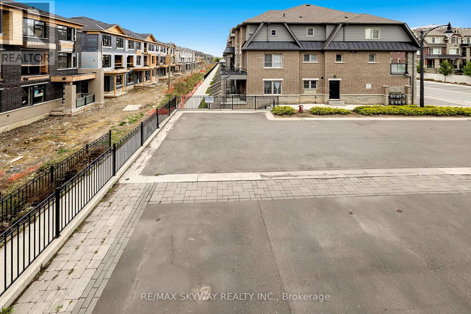 10 - 200 Veterans Drive, Brampton, Ontario  L7A 4S6 - Photo 10 - W12932436