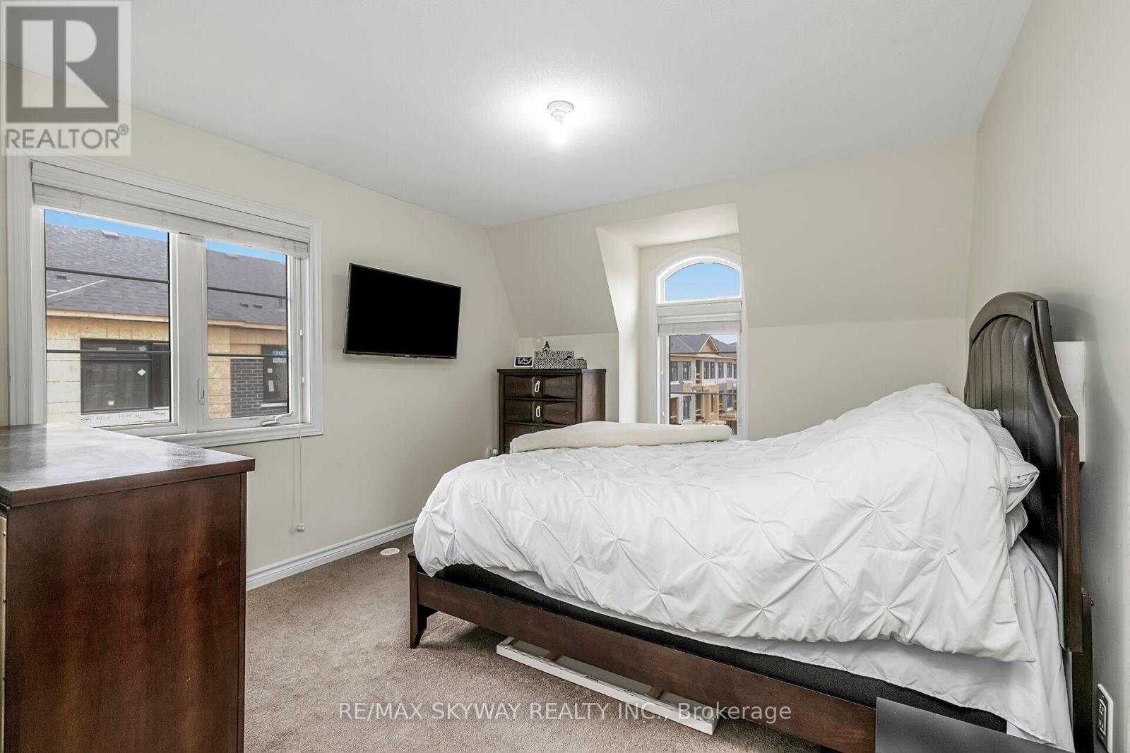 10 - 200 Veterans Drive, Brampton, Ontario  L7A 4S6 - Photo 17 - W12932436