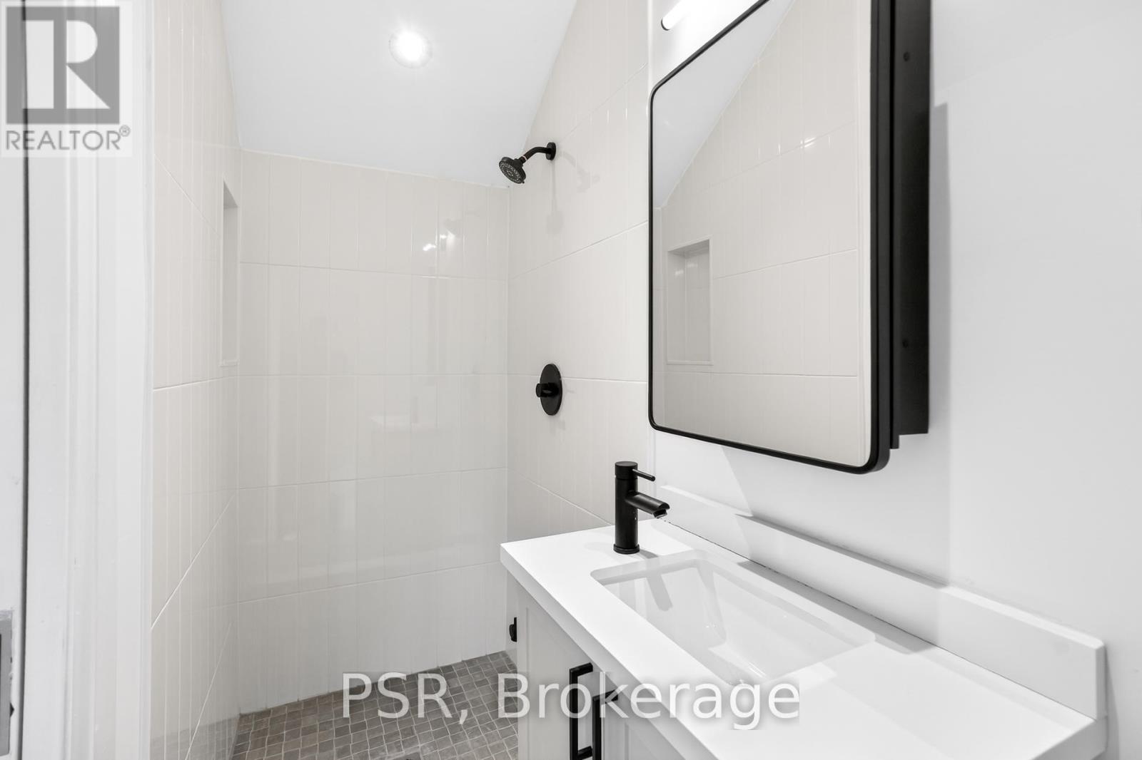 E - 218 Aileen Avenue, Toronto, Ontario  M6M 1G4 - Photo 10 - W12932446