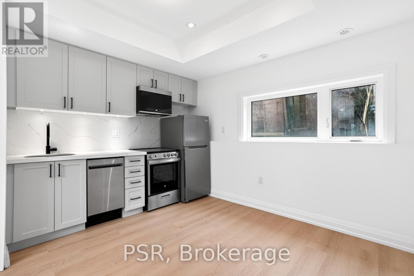 E - 218 Aileen Avenue, Toronto, Ontario  M6M 1G4 - Photo 12 - W12932446