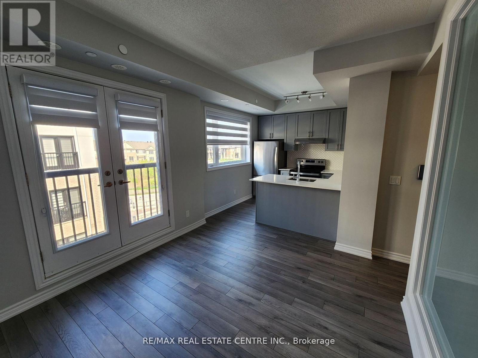 346 - 349 Wheat Boom Drive, Oakville, Ontario  L6H 7X5 - Photo 2 - W12932458