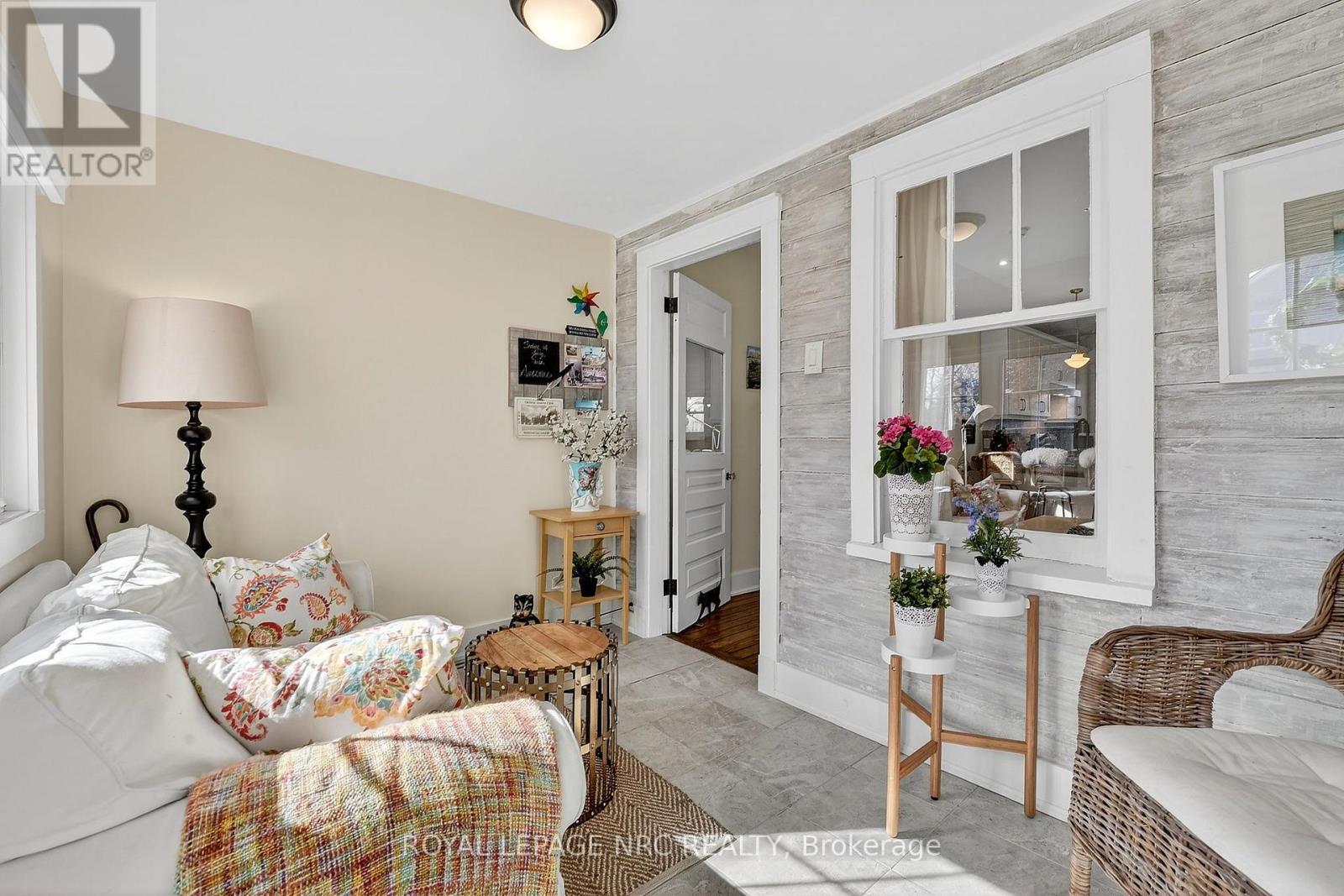 75 Cambridge Road E, Fort Erie, Ontario  L0S 1B0 - Photo 3 - X12932468