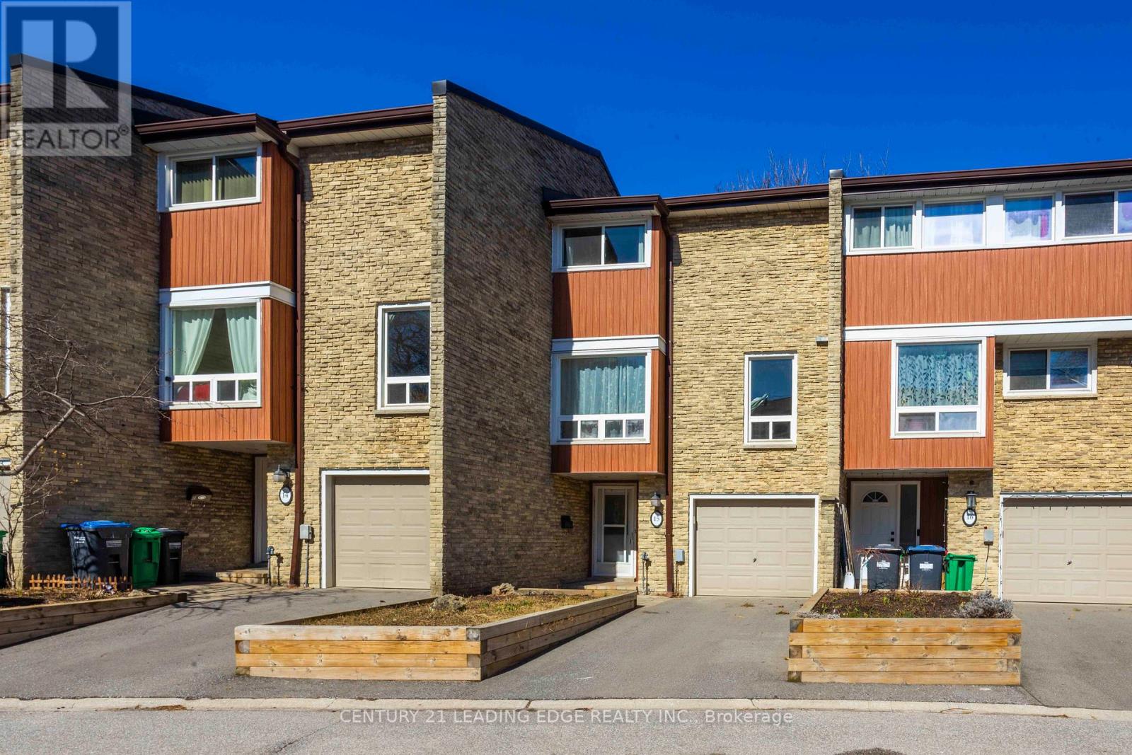 15 - 915 Inverhouse Drive, Mississauga, Ontario  L5J 4B2 - Photo 2 - W12775842