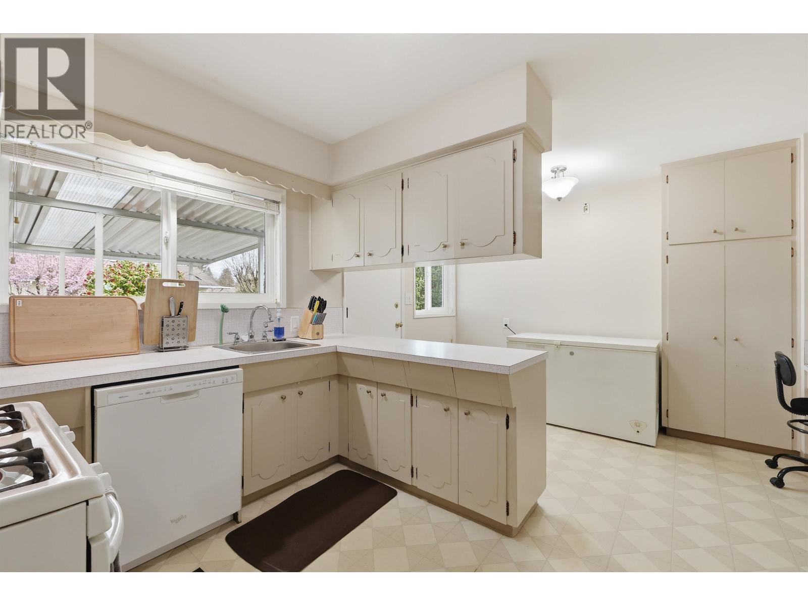 11936 Wicklow Way, Maple Ridge, British Columbia V2X 3A9 - Photo 7 - R3103545