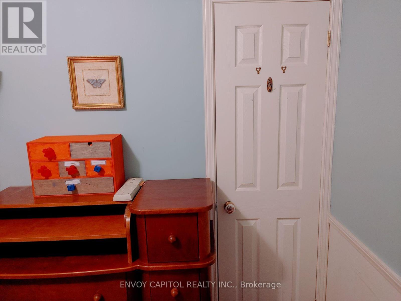 86 West Deane Park Drive, Toronto, Ontario  M9B 2S3 - Photo 18 - W12927142