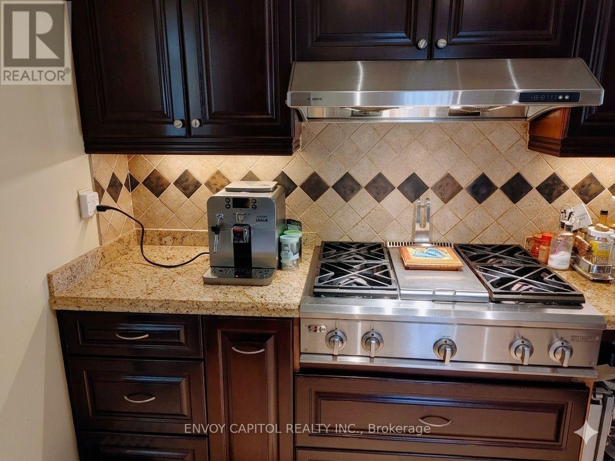 86 West Deane Park Drive, Toronto, Ontario  M9B 2S3 - Photo 5 - W12927142