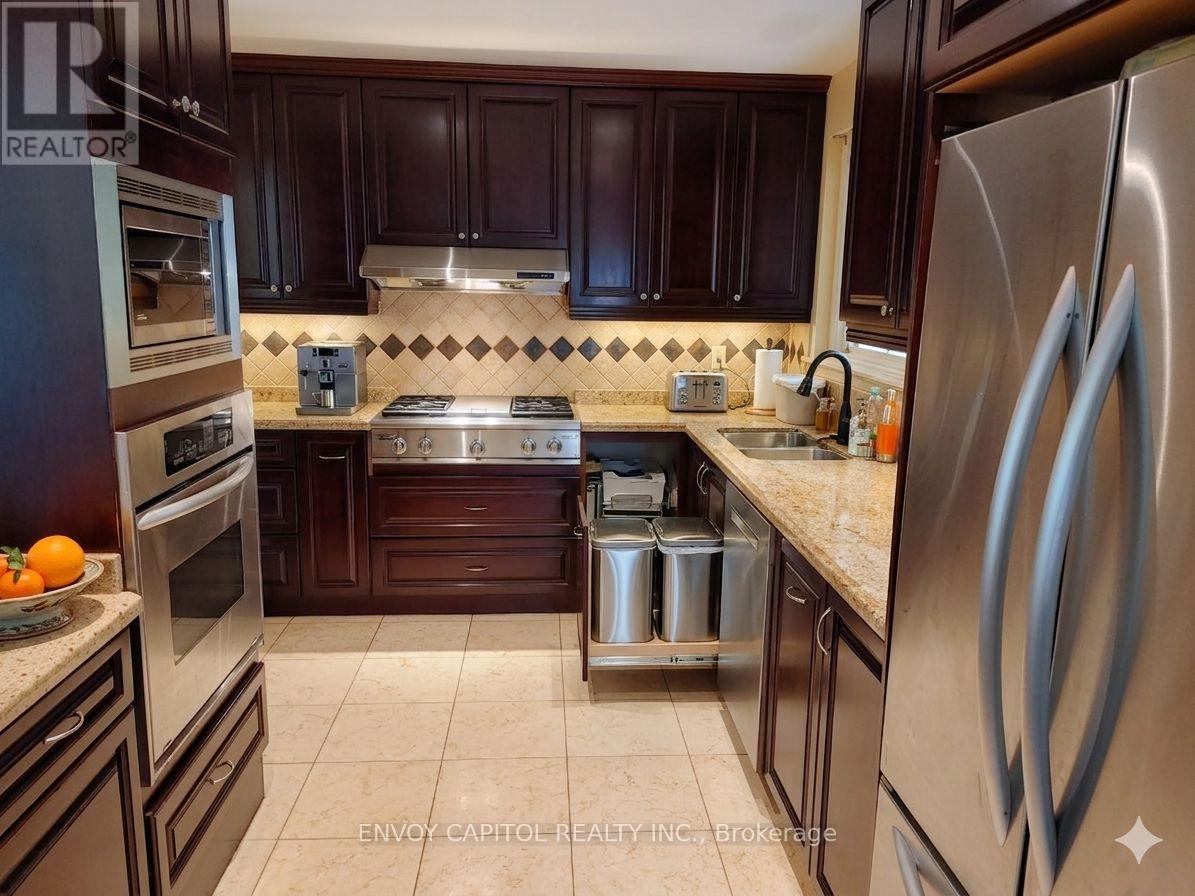 86 West Deane Park Drive, Toronto, Ontario  M9B 2S3 - Photo 17 - W12927142