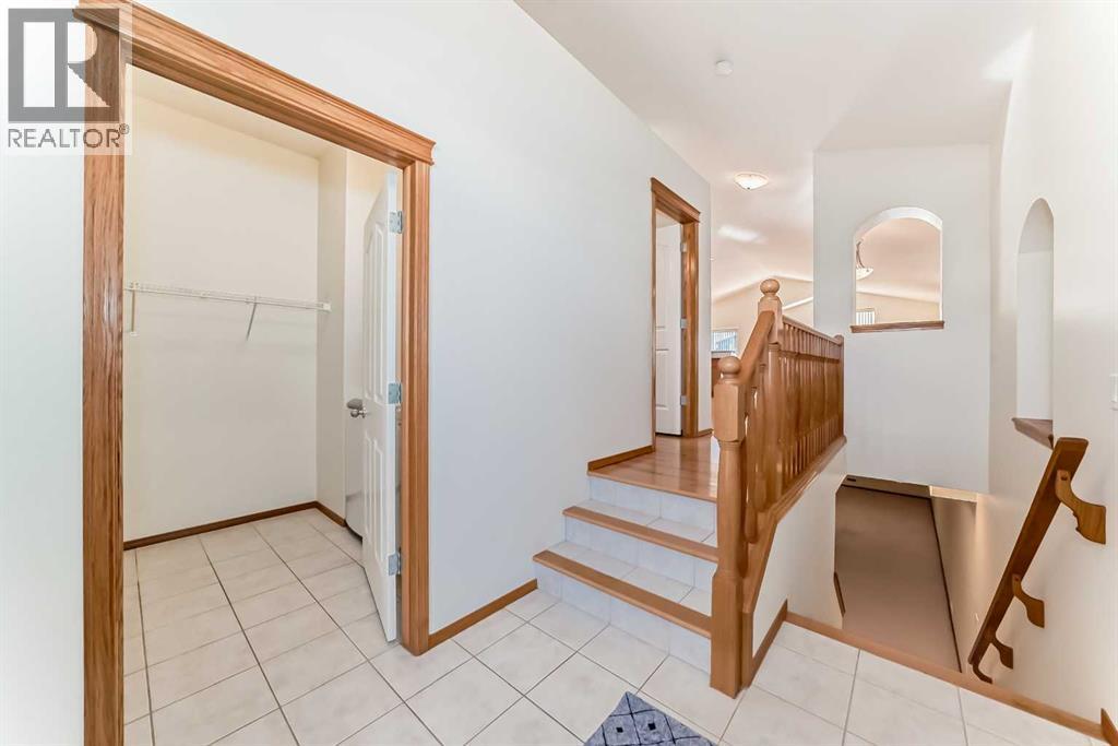 160 Cougartown Close SW, Calgary, Alberta  T3H 0B1 - Photo 5 - A2295330