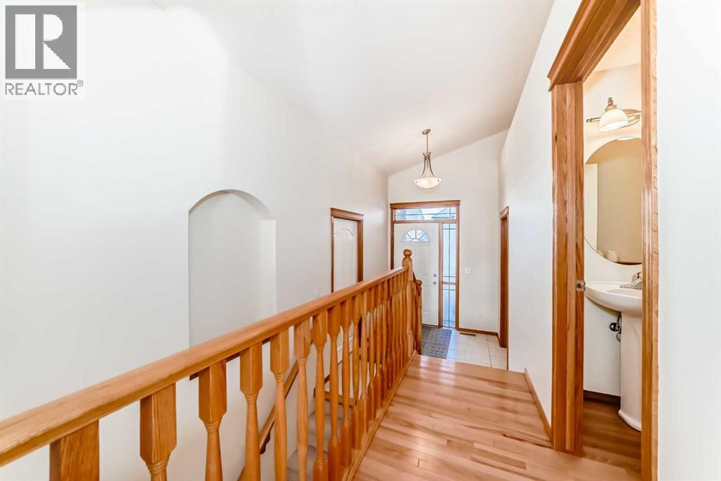 160 Cougartown Close SW, Calgary, Alberta  T3H 0B1 - Photo 6 - A2295330