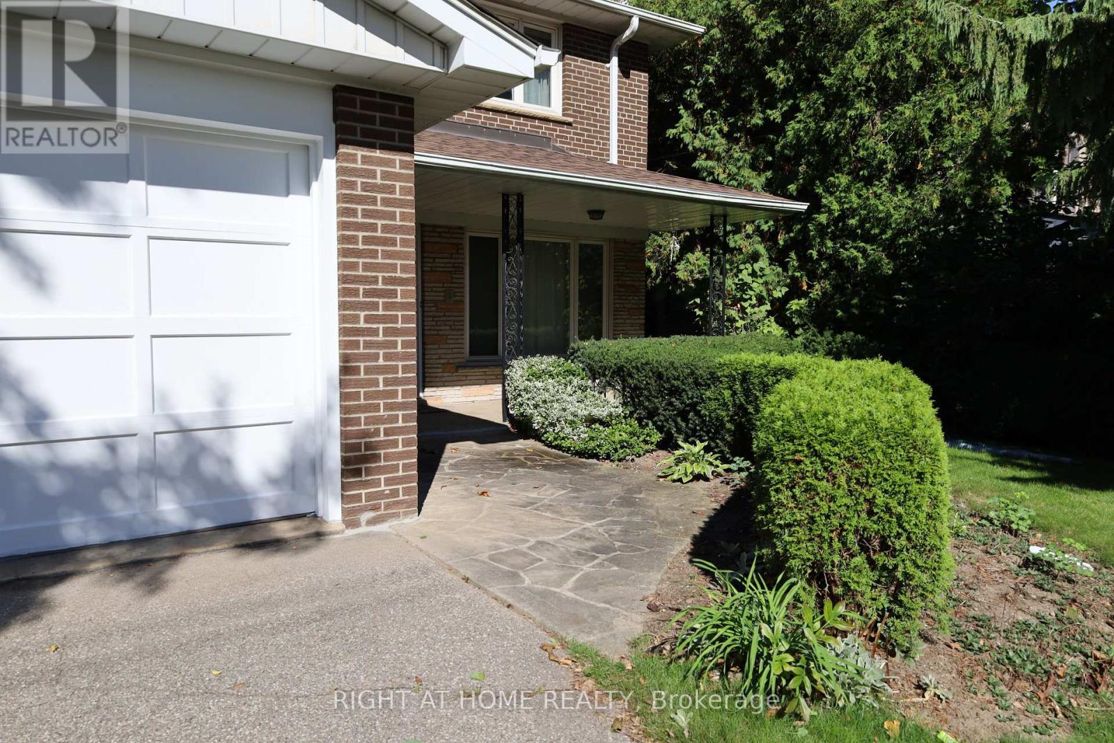 236 York Mills Road, Toronto, Ontario  M2L 1L1 - Photo 3 - C12932516