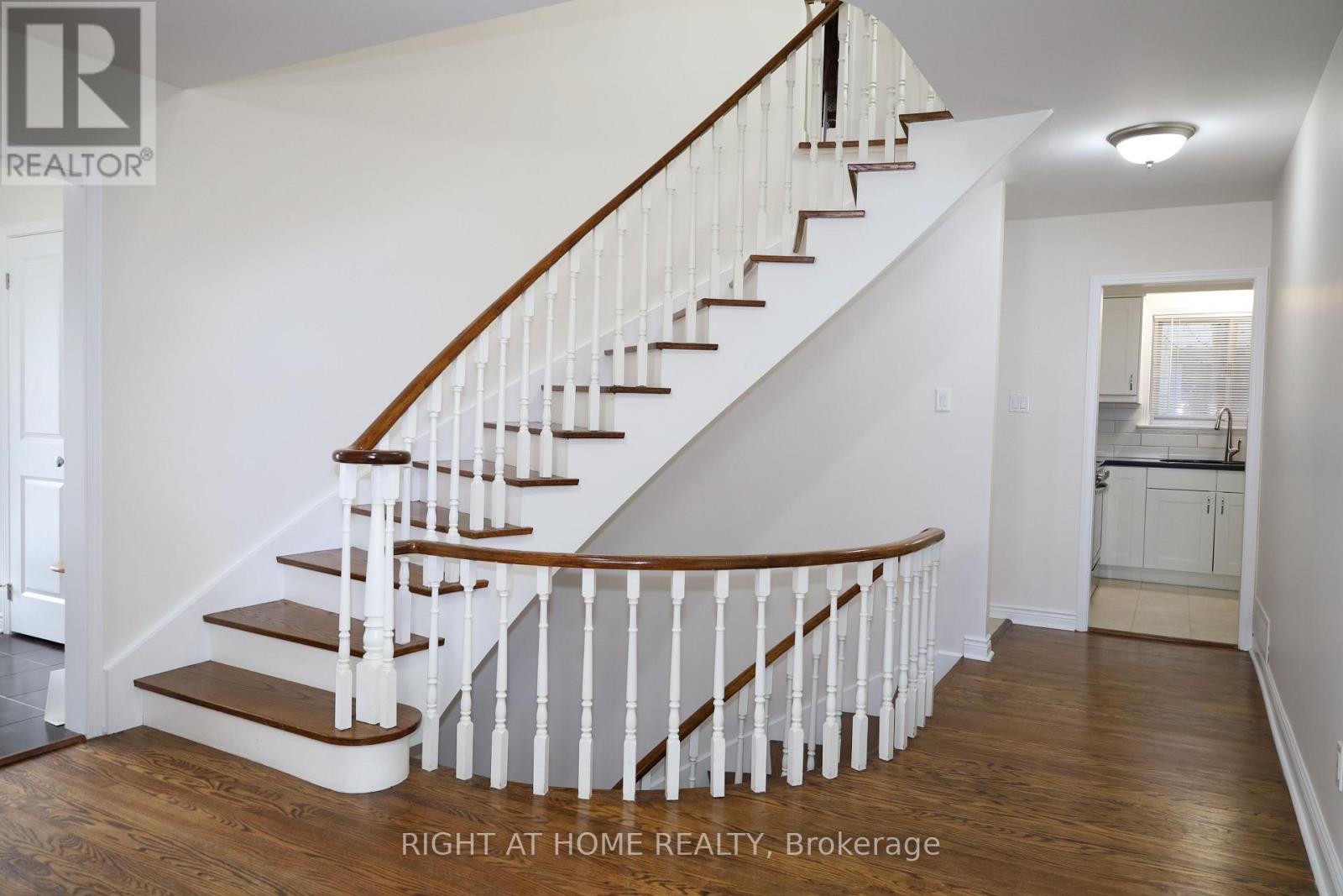 236 York Mills Road, Toronto, Ontario  M2L 1L1 - Photo 5 - C12932516